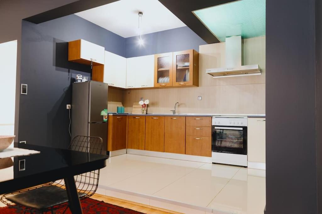 Cosy & Spacious Central Apartment Komotini Bagian luar foto