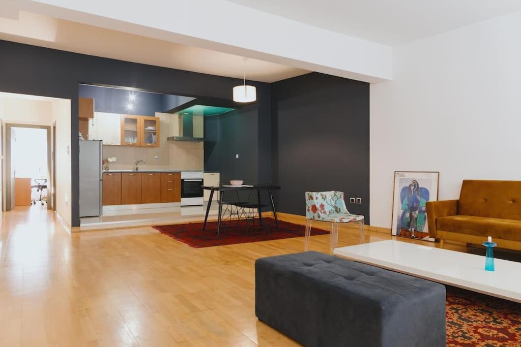 Cosy & Spacious Central Apartment Komotini Bagian luar foto