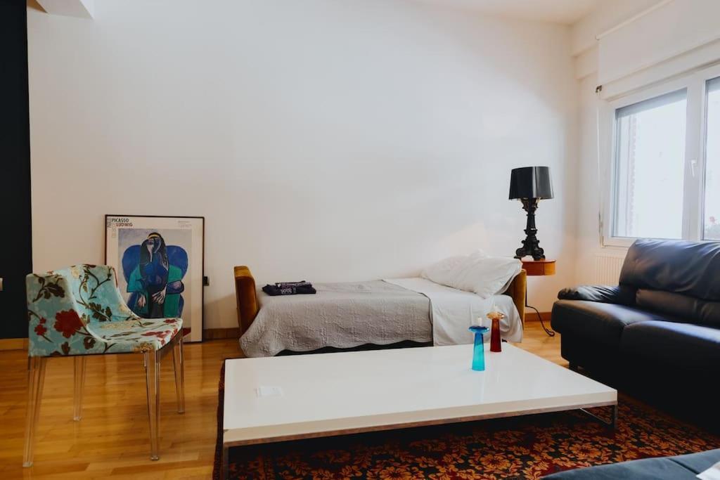 Cosy & Spacious Central Apartment Komotini Bagian luar foto