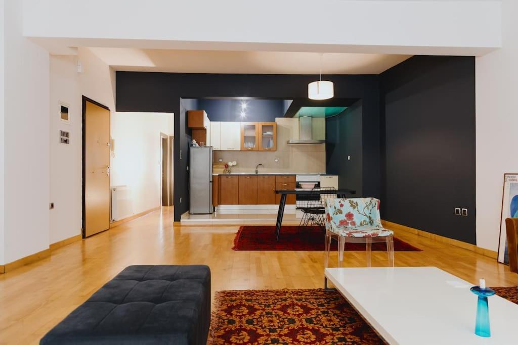 Cosy & Spacious Central Apartment Komotini Bagian luar foto