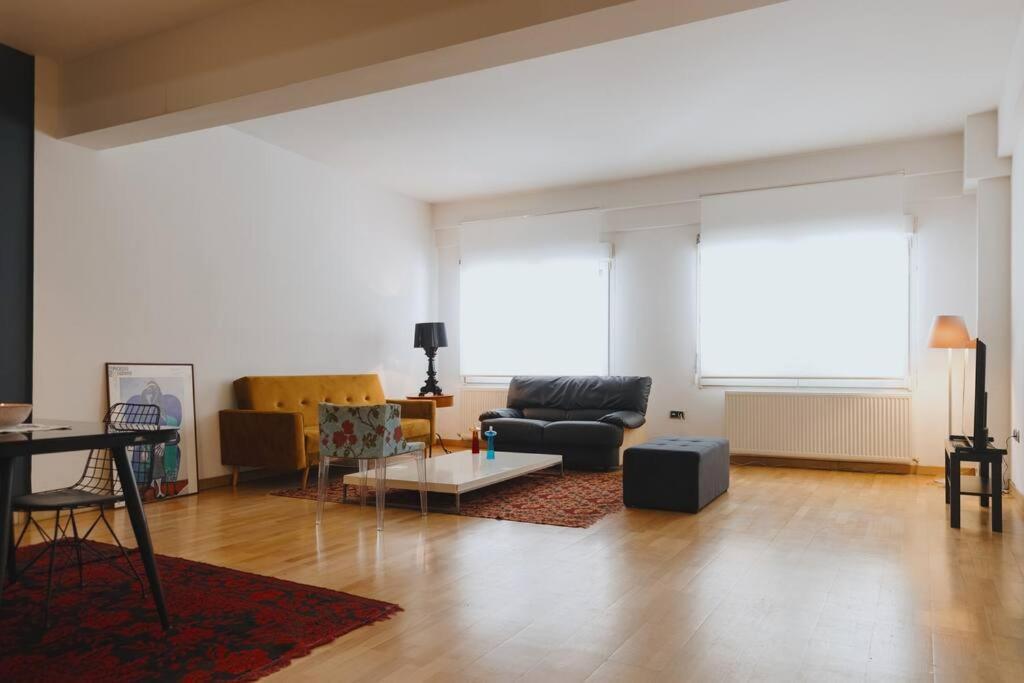 Cosy & Spacious Central Apartment Komotini Bagian luar foto